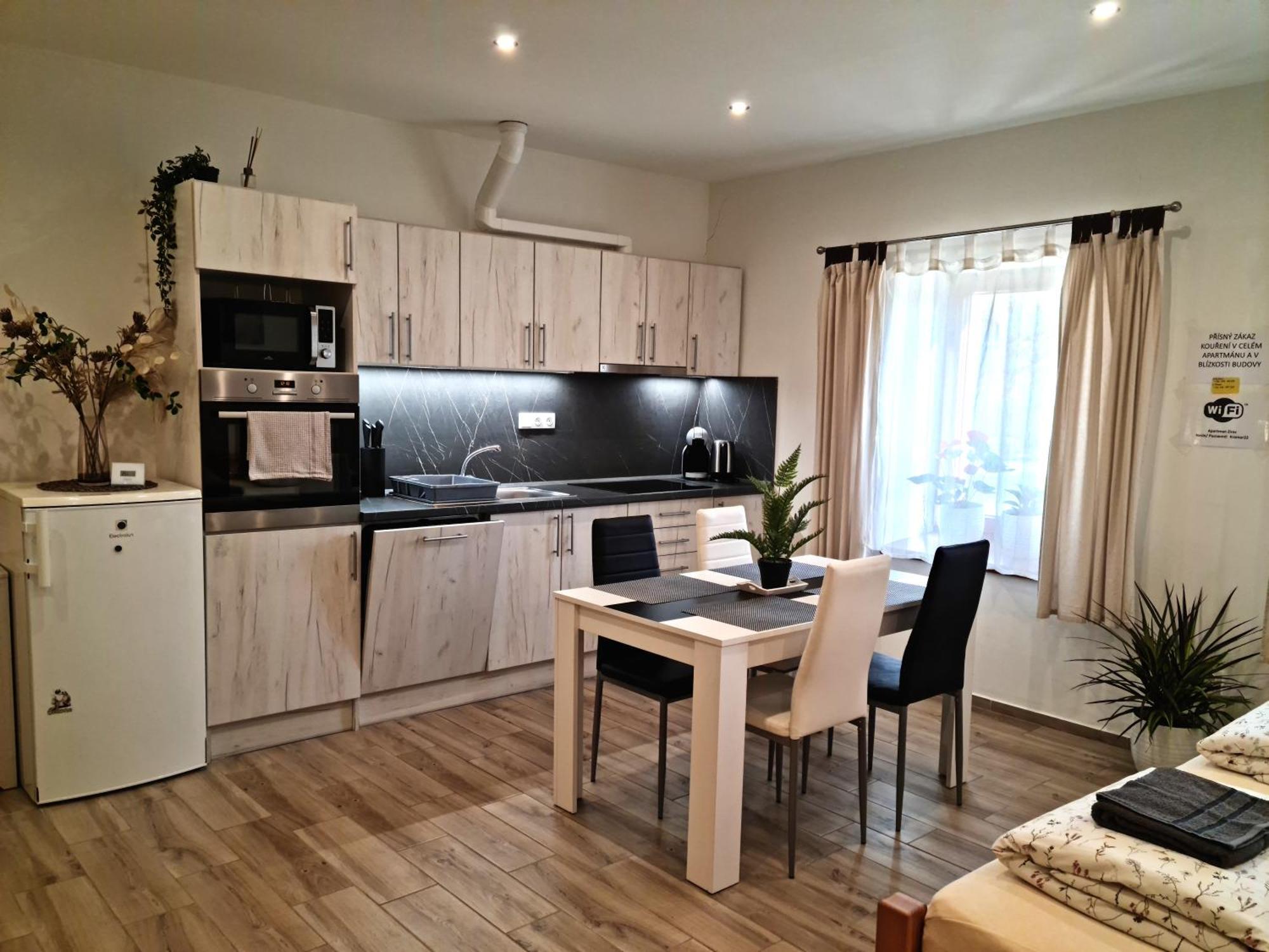 Apartmany Zirec Dvur Kralove nad Labem Ngoại thất bức ảnh