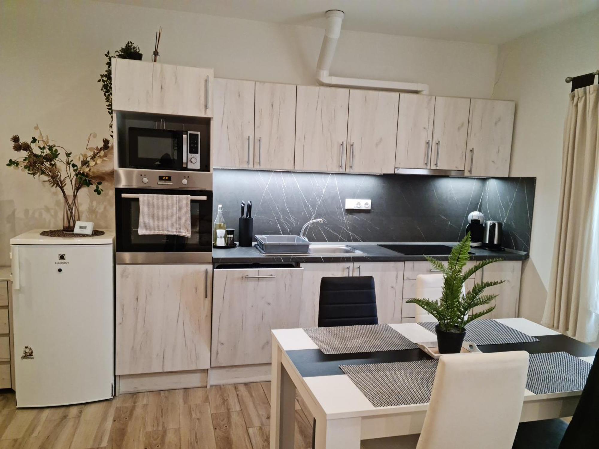Apartmany Zirec Dvur Kralove nad Labem Ngoại thất bức ảnh