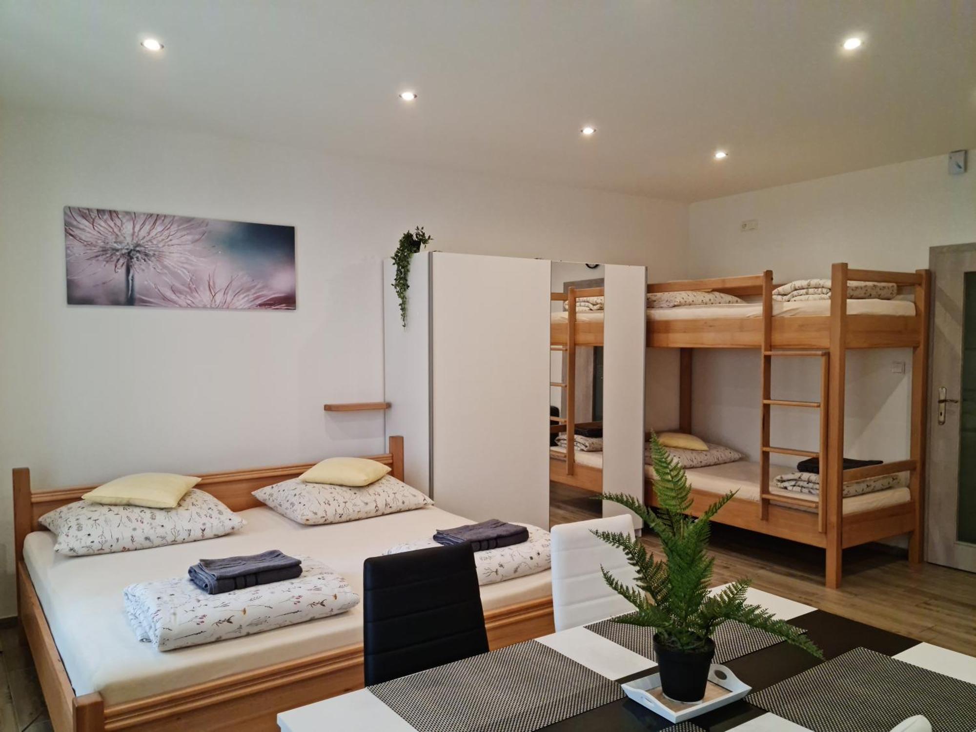 Apartmany Zirec Dvur Kralove nad Labem Ngoại thất bức ảnh